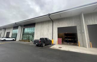 Modern Tilt Slab Warehouse