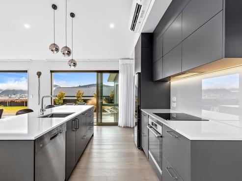 8 The Heights Avenue, Wanaka