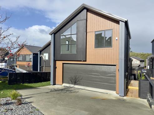 8 Aquamarine Avenue, Wainui