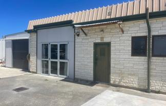 Onekawa office and workshop with yard