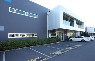 First-floor office in popular business park