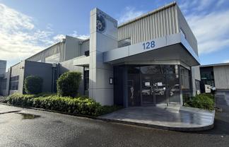 Functional 806sqm Facility in Penrose