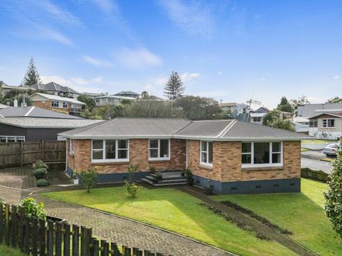 1 The Drive, Brookfield