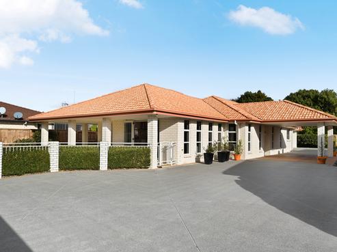 7 Langdale Court, Huntington