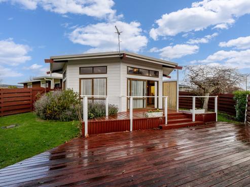 33 Robinson Crescent, Westbrook