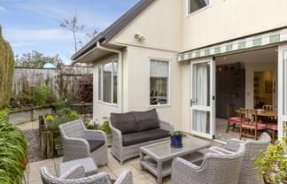 12a Gradwell Place, Two Mile Bay