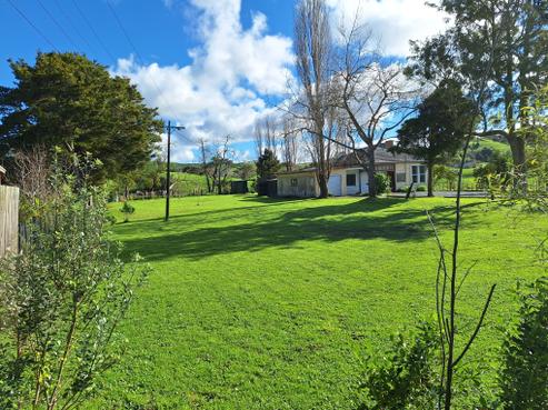2354 Paparoa-oakleigh Road, Mareretu