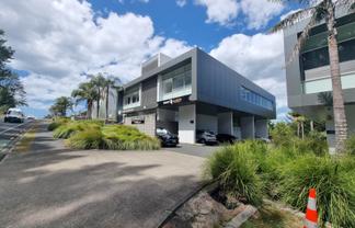 QUALITY SHOWROOM/OFFICE SPACE 328M²
