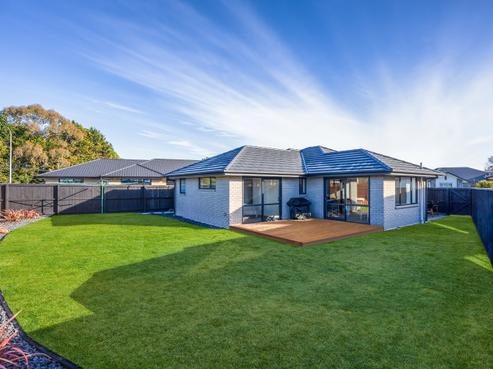 11 Tara Crescent, Woodend