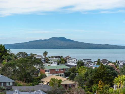 2/173 East Coast Road, Castor Bay