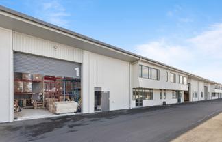 Functional office/warehouse in prime Wairau Valley