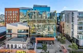 1,974m² Office with Stunning Waterfront Views