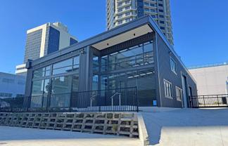 HIGH PROFILE RETAIL/SHOWROOM
