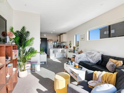 2/694 Whangaparaoa Road, Stanmore Bay