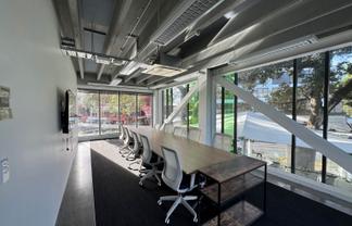 QUALITY OFFICE IN THE HEART OF HURSTMERE

