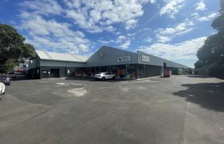 High Profile Warehouse & Secure Yard
