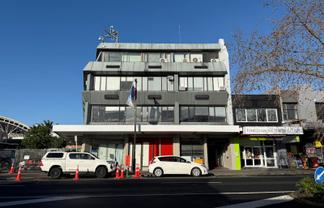 CORNER PROFILE IN THE CENTRE OF HENDERSON
