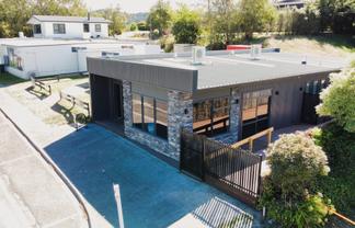 Restaurant with Captive Cliental!