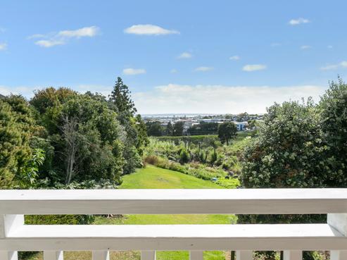 2/59 West Coast Road, Glen Eden
