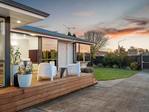 320 Main North Road, Redwood