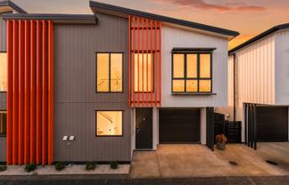 8D Rowan Terrace, Te Atatu South