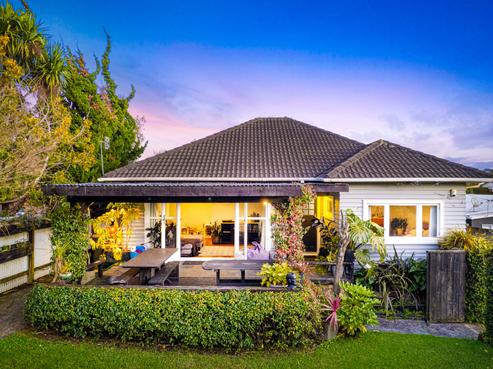 334 West Coast Road, Glen Eden