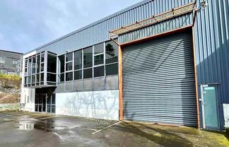 PRIME LOCATION - OFFICE AND WAREHOUSE
