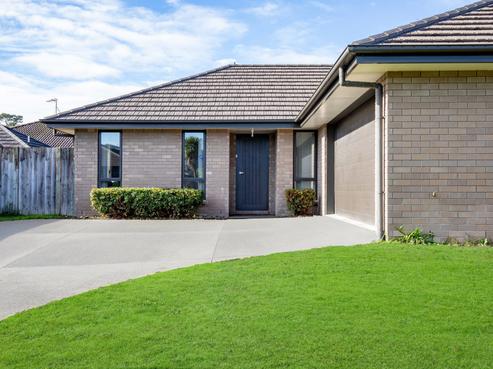 12 Teafields Court, Huntington