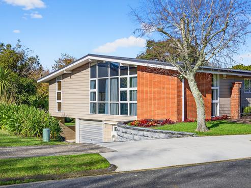 8 Blue Gum Rise, Sunnyhills