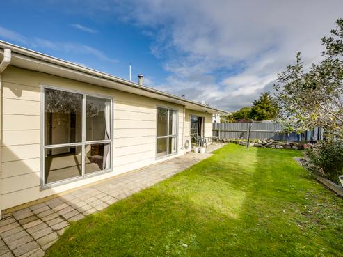 2A Trinity Crescent, Pirimai