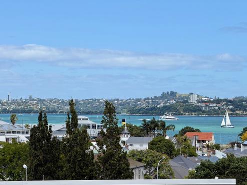 2/9 Calliope Road, Devonport