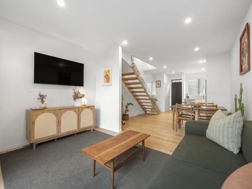 8C Ferry Road, Days Bay
