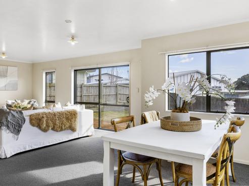 2/33 Sunset Street, Hilltop