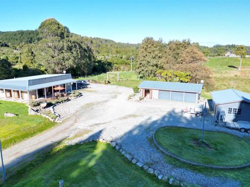 171 Coulson Road, Paroa