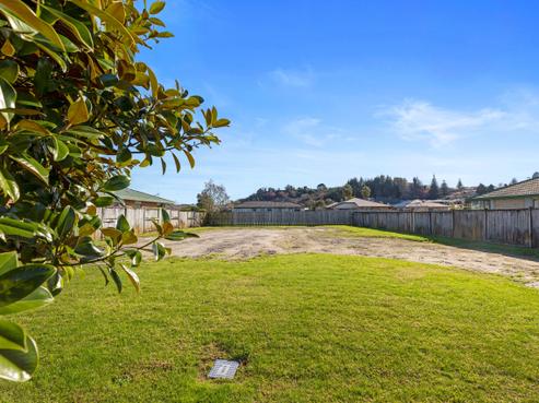 42 Solomon Street, Brookfield