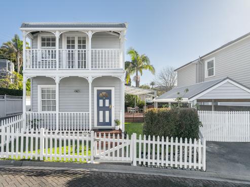 14 Beach Road, Northcote Point