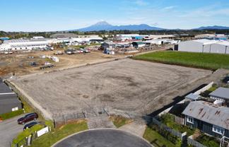 Prime Yard at end of Cul-De-Sac 