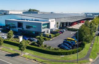 Large-Scale East Tamaki Warehouse
