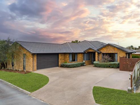 18 Connor Court, Huntington