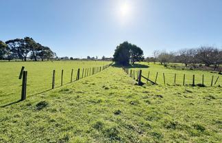 82 Jacksons Road, Levin