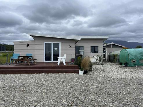 45 Johnston Crescent, Haast