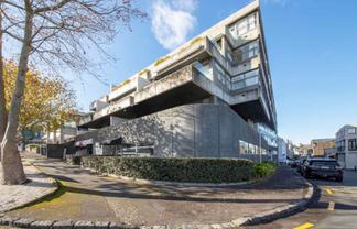 MODERN GROUND FLOOR OFFICE
