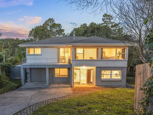 53 Cyclarama Crescent, Massey