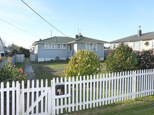 17 Collins Crescent, Feilding