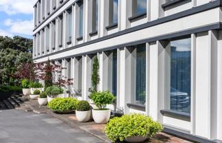 Immaculate open-plan fitout