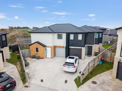 2/8 Mila Paige Close, Glenview