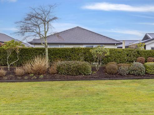 53 Chateau Crescent, Rangatira Park