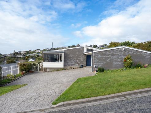 63 Cannon Hill Crescent, Mount Pleasant