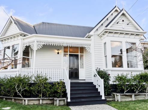 8 Leven Street, Roslyn