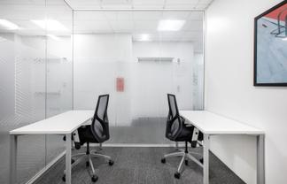 Office space for 2 in Spaces 86 Customhouse Quay 